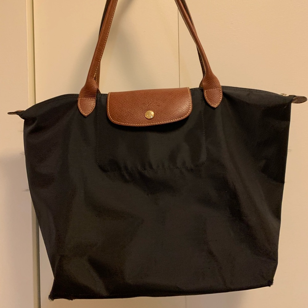 Authentic Longchamp le pliage large in black.